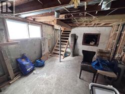 Basement with stairway - 