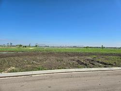 18 Saskatoon Crescent Steinbach, MB R5G 2Z1