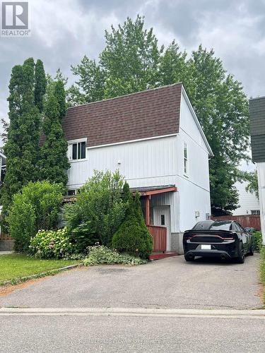 8 GRAND RIVER COURT  Brampton, ON L6S 2J8