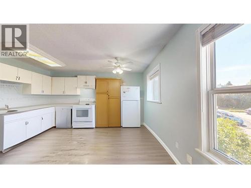 201 Hollyburn Drive  Kamloops, BC V2E 1Y9