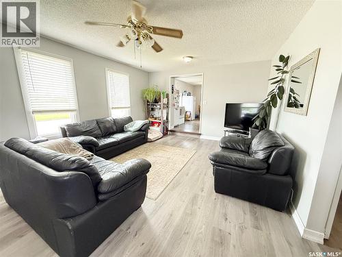 4 9Th Street, Weyburn, SK 