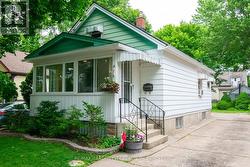 38 MILDRED AVENUE St. Catharines (Haig), ON L2R 6J1
