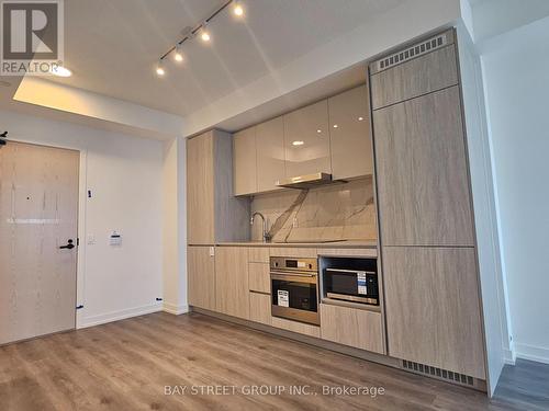 1611 - 28 Interchange Way, Vaughan, ON 
