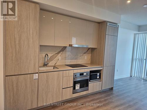 1611 - 28 Interchange Way, Vaughan, ON 