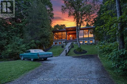 2084 Grand Boulevard, Burlington, ON 