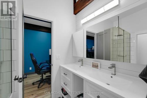 2084 Grand Boulevard, Burlington, ON 