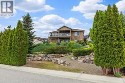 Private, easy-maintenance yard - 