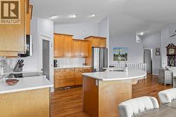 Spacious kitchen with large island - 