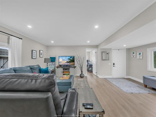25 Parkside Drive, Mcgregor, ON 