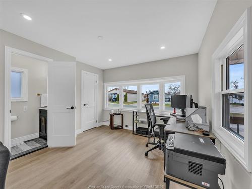 25 Parkside Drive, Mcgregor, ON 