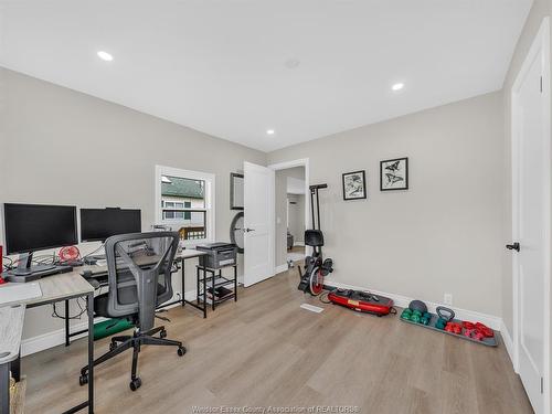 25 Parkside Drive, Mcgregor, ON 
