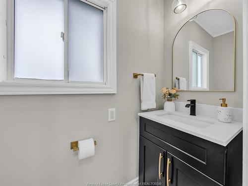 25 Parkside Drive, Mcgregor, ON 