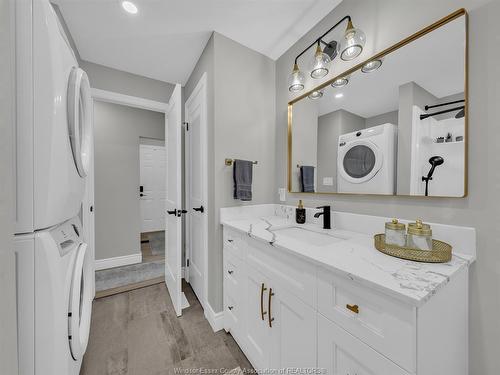 25 Parkside Drive, Mcgregor, ON 
