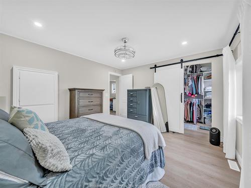 25 Parkside Drive, Mcgregor, ON 