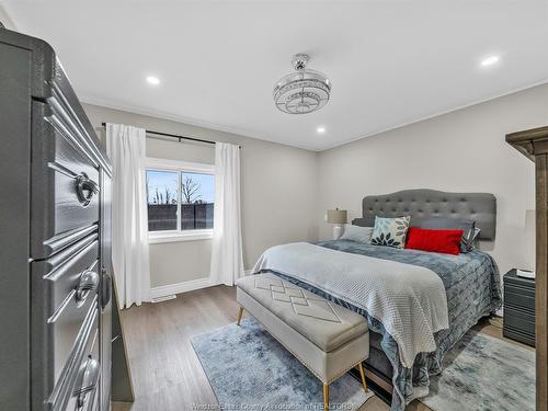 25 Parkside Drive, Mcgregor, ON 