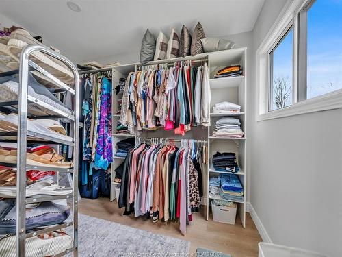 25 Parkside Drive, Mcgregor, ON 