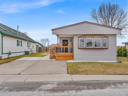 25 Parkside Drive, Mcgregor, ON 