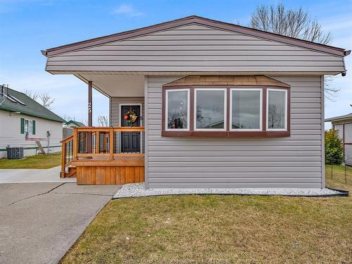 25 Parkside Drive, Mcgregor, ON 