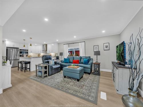 25 Parkside Drive, Mcgregor, ON 