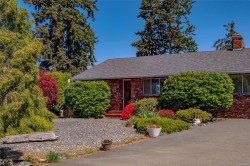 4301 Eva Rd Bowser, BC V0R 1G0