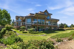 #302-439 College Rd Qualicum Beach, BC V9K 0B2