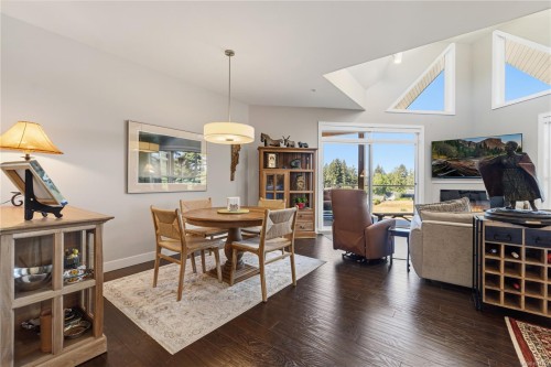 #302-439 College Rd, Qualicum Beach, BC 