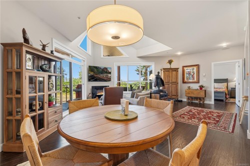 #302-439 College Rd, Qualicum Beach, BC 