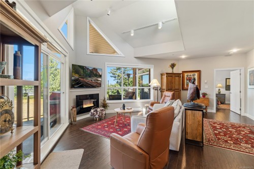 #302-439 College Rd, Qualicum Beach, BC 