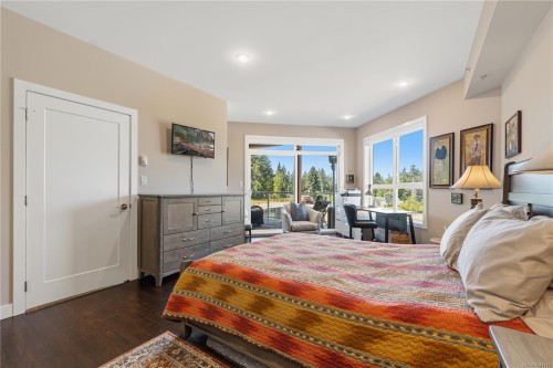#302-439 College Rd, Qualicum Beach, BC 