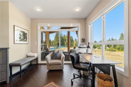 #302-439 College Rd, Qualicum Beach, BC 