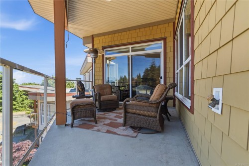 #302-439 College Rd, Qualicum Beach, BC 