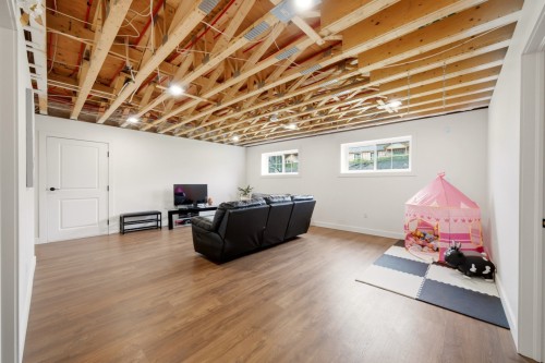 Family Room - 1050 Rue Bissonnette, Valcourt - Ville, QC - Indoor