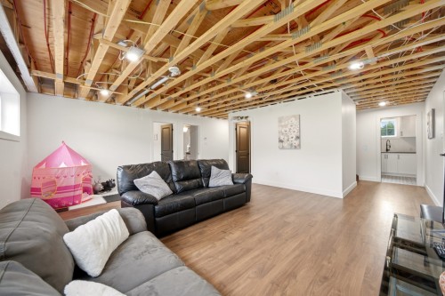 Family Room - 1050 Rue Bissonnette, Valcourt - Ville, QC - Indoor