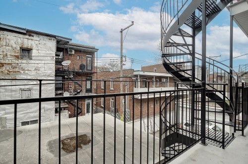 Balcony - 8621 Rue St-Denis, Montréal (Villeray/Saint-Michel/Parc-Extension), QC 