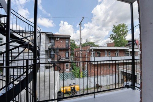 Balcony - 8615 Rue St-Denis, Montréal (Villeray/Saint-Michel/Parc-Extension), QC 