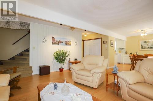 2370 Base Line Rd, Prince Township, ON - Indoor Photo Showing Living Room