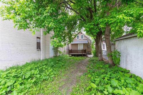 669 Flora Ave, Winnipeg, MB 