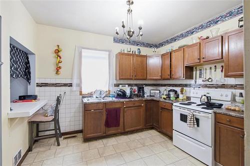 669 Flora Ave, Winnipeg, MB 