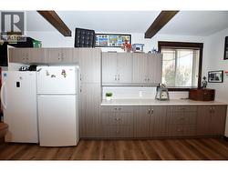 plenty of storage in here - 