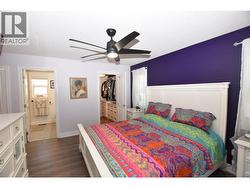easily fits your king sized bedroom suite - 