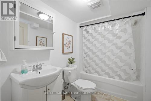 22 Delena Avenue N, Hamilton, ON - Indoor Photo Showing Bathroom