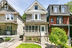 235 BARTLETT AVENUE Toronto, ON M6H 3G3