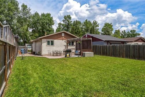84 Meadow Gate Dr, Winnipeg, MB 