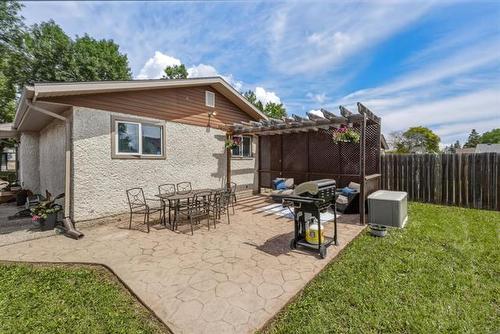 84 Meadow Gate Dr, Winnipeg, MB 