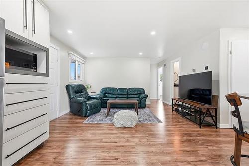 84 Meadow Gate Dr, Winnipeg, MB 