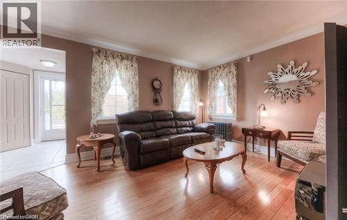465 Nyberg Street, Kitchener, ON - Indoor Photo Showing Living Room
