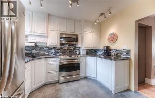 465 Nyberg Street, Kitchener, ON - Indoor Photo Showing Kitchen With Stainless Steel Kitchen With Upgraded Kitchen