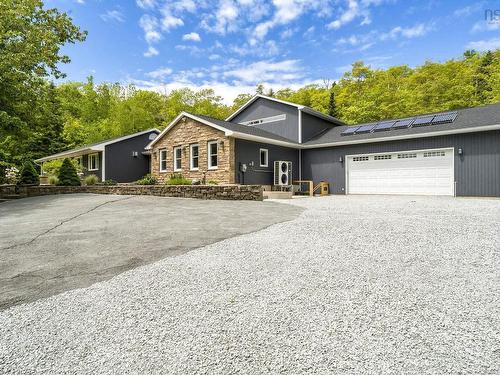 5 Confederation Avenue, Fall River, NS 