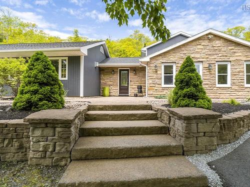 5 Confederation Avenue, Fall River, NS 