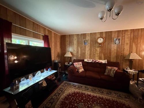98 Victoria Street W, Amherst, NS 